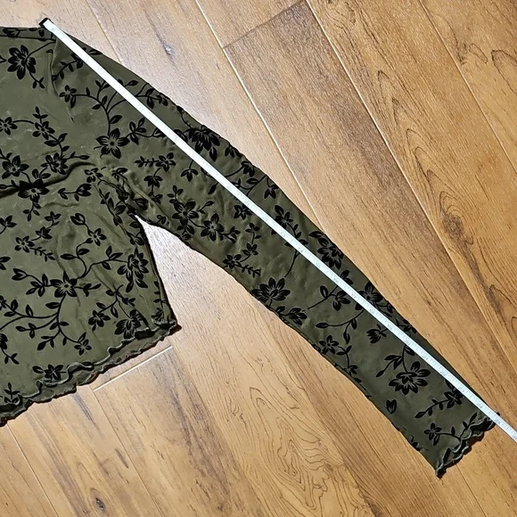 Floral Olive Green Top - Picture 5 of 5